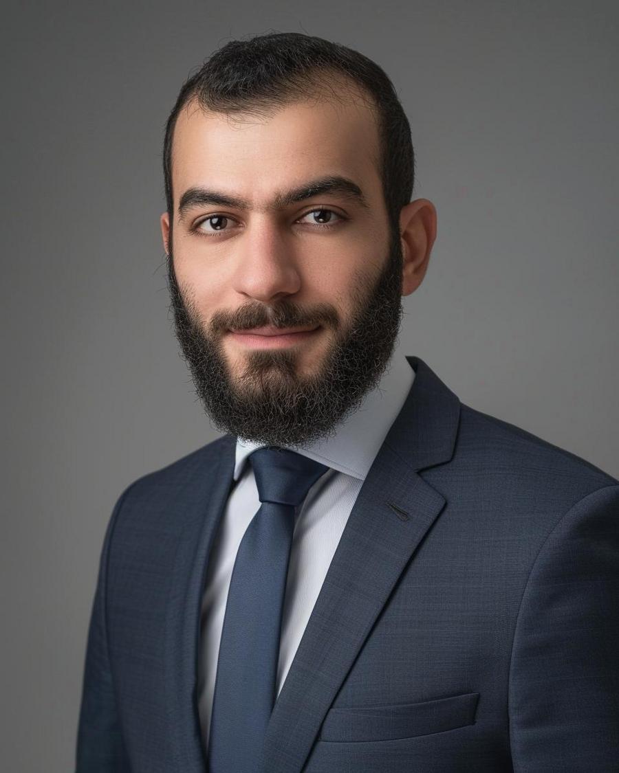 How Did Adeel Shams Build His Business Empire? Adeel Shams explaining his journey to amassing a net worth in a business seminar.