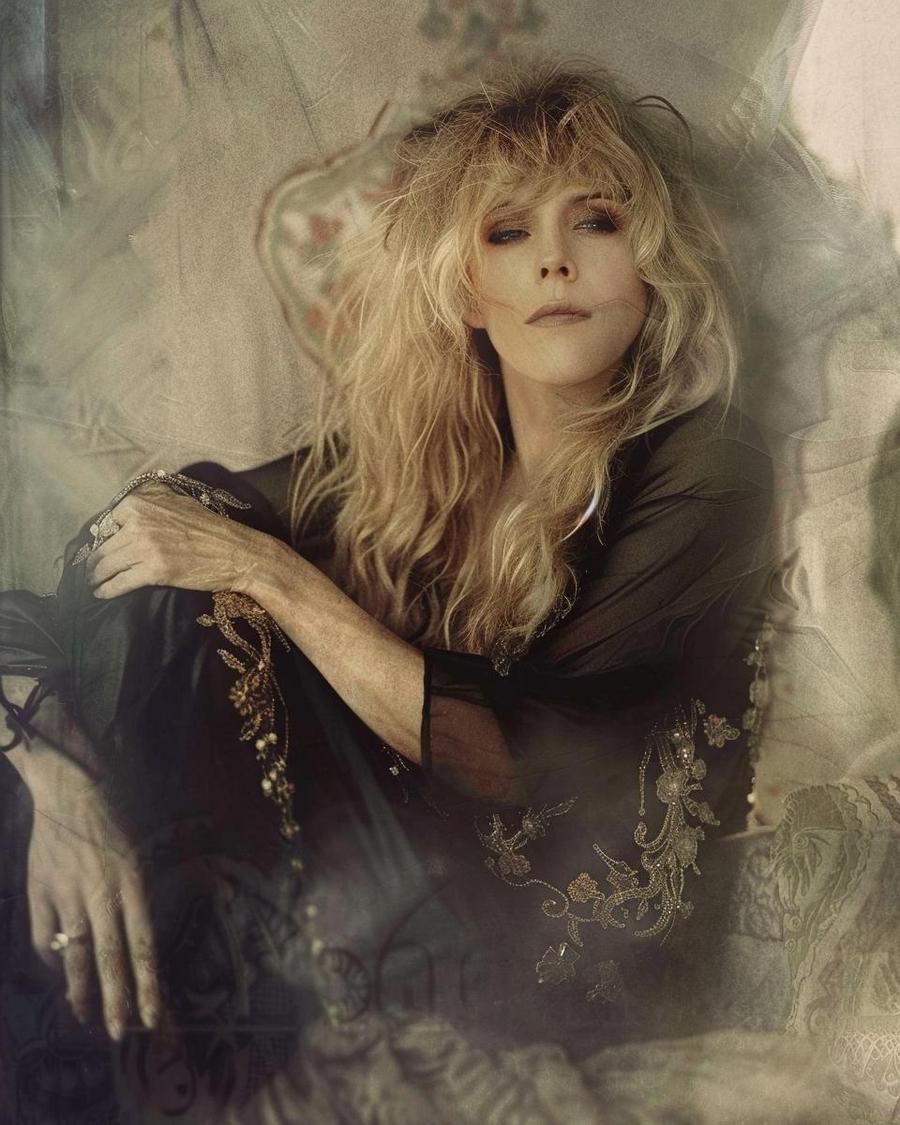 What Properties Does Stevie Nicks Own? Stevie Nicks net worth reflected in properties and real estate owned by her.